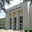 Front view of the college :: Paris Junior College